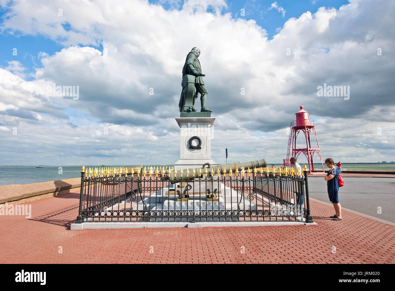 La statue de Michiel de Ruyter se tient sur le Boulevard de Ruyter Vlissingen dans sa ville natale Banque D'Images