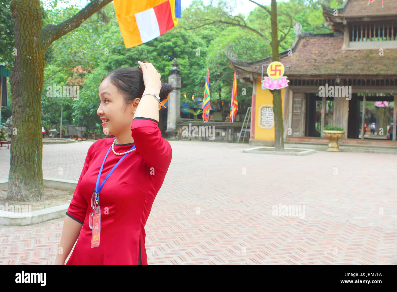 HAI Duong, Vietnam, octobre, 9 non identifié : Les femmes vietnamiennes porter robe longue traditionnelle, 9 octobre, 2014 à Hai Duong, Vietnam. Robe longue est fam Banque D'Images