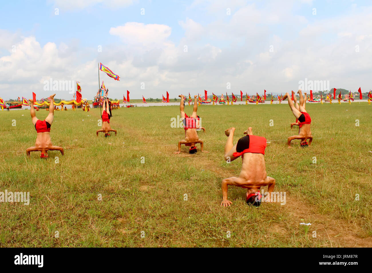 HAI Duong, Vietnam, septembre, 10:praticiens d'arts martiaux arts martiaux traditionnels de performance, Septembre 10, 2014 dans Kiep Bac festival, Hai Duo Banque D'Images