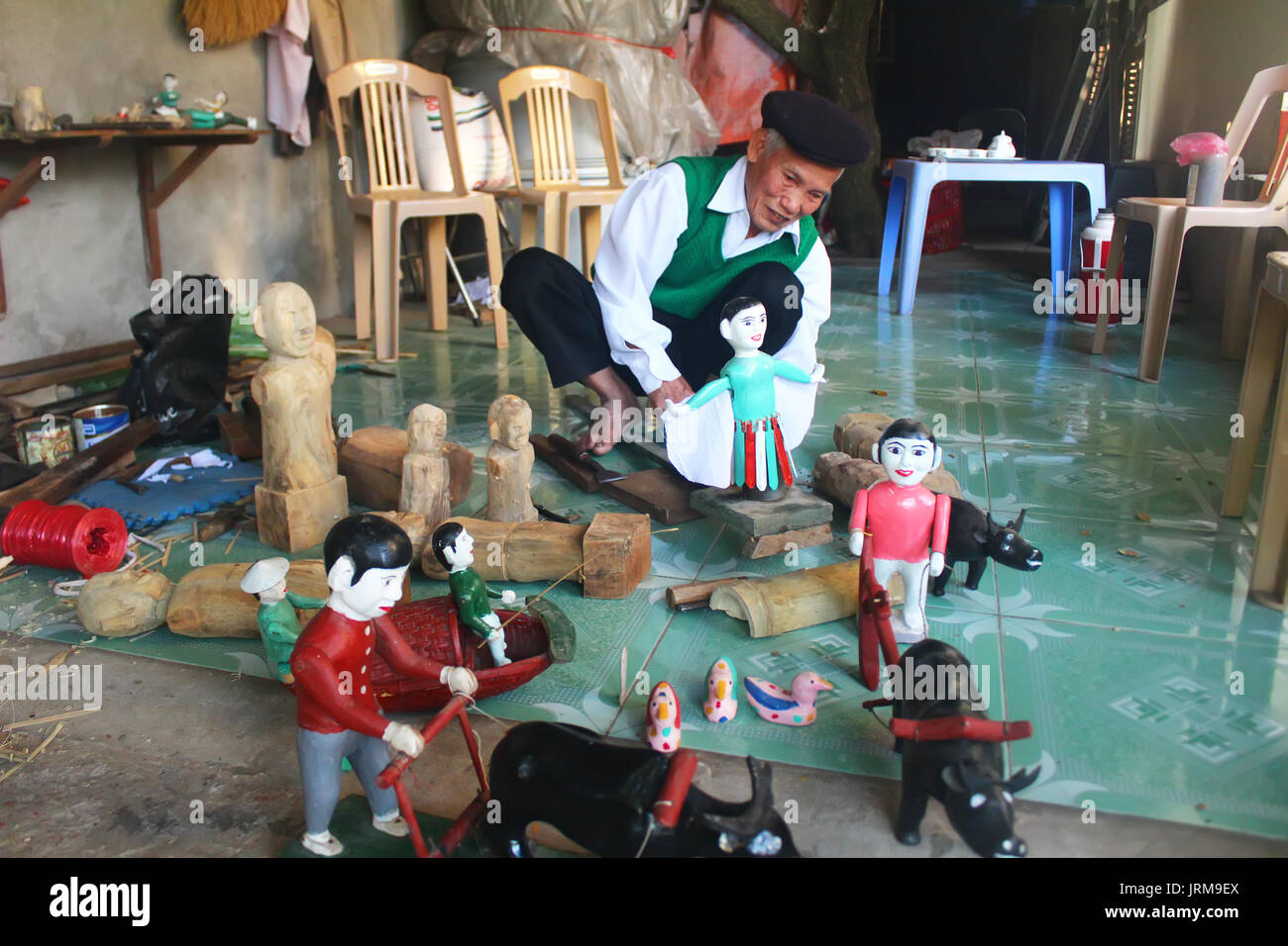 HAI Duong, Vietnam, décembre, 31 artisans : faire des marionnettes sur l'eau au Vietnam, 31 décembre 2014 à Hai Duong, Vietnam Banque D'Images