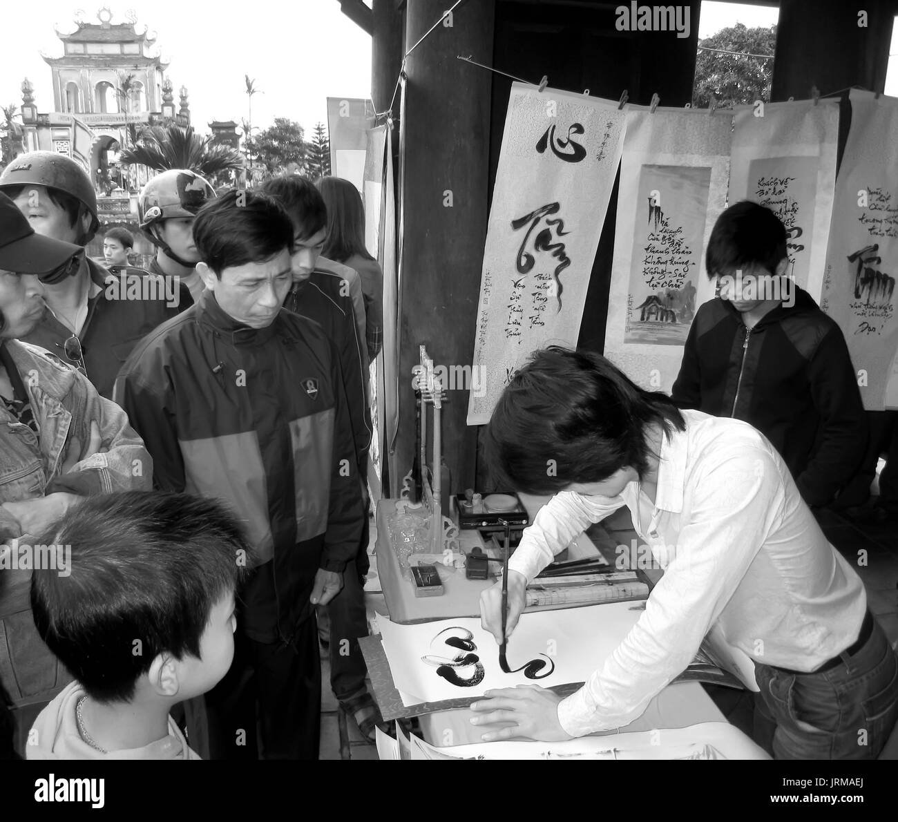 HAI Duong, Vietnam, Février, 24 : l'art des calligraphes écrit des lettres à Con Son, Kiep Bac fête traditionnelle, Février 24, 2013 à Hai Duong, Banque D'Images