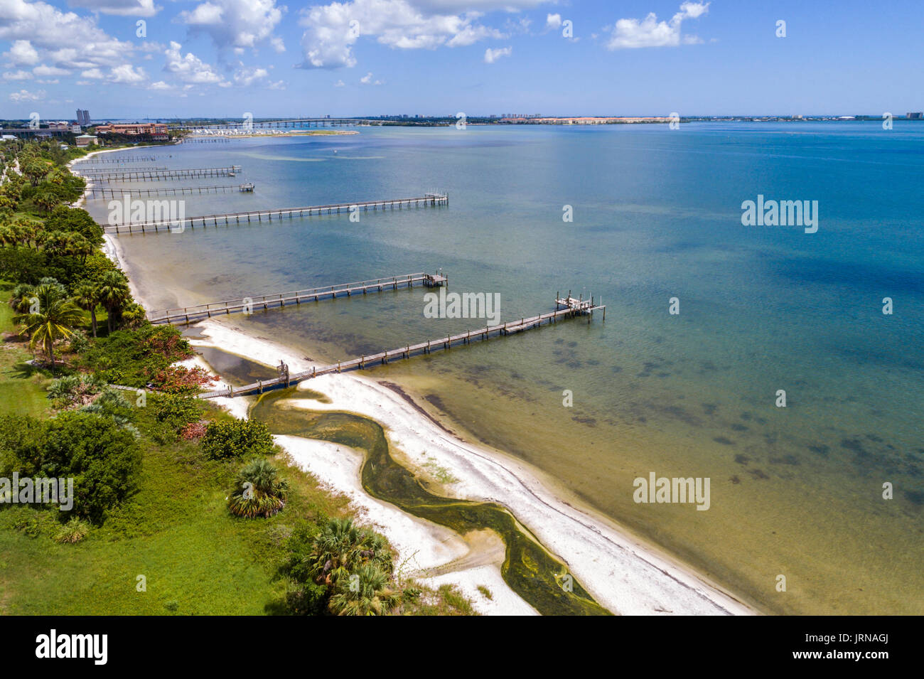 Floride, fort ft Pierce, Indian River, jetées privées, vue aérienne, FL170728d49 Banque D'Images
