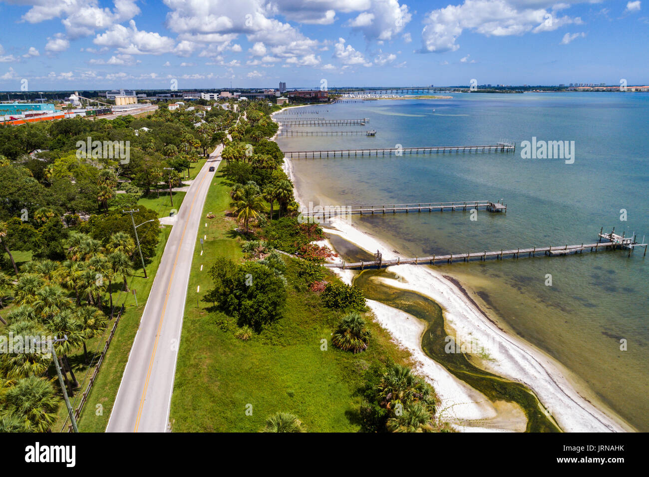 Floride, fort ft Pierce, Indian River, South Indian River Drive Highway route 707, jetées privées, vue aérienne au-dessus, FL170728d50 Banque D'Images