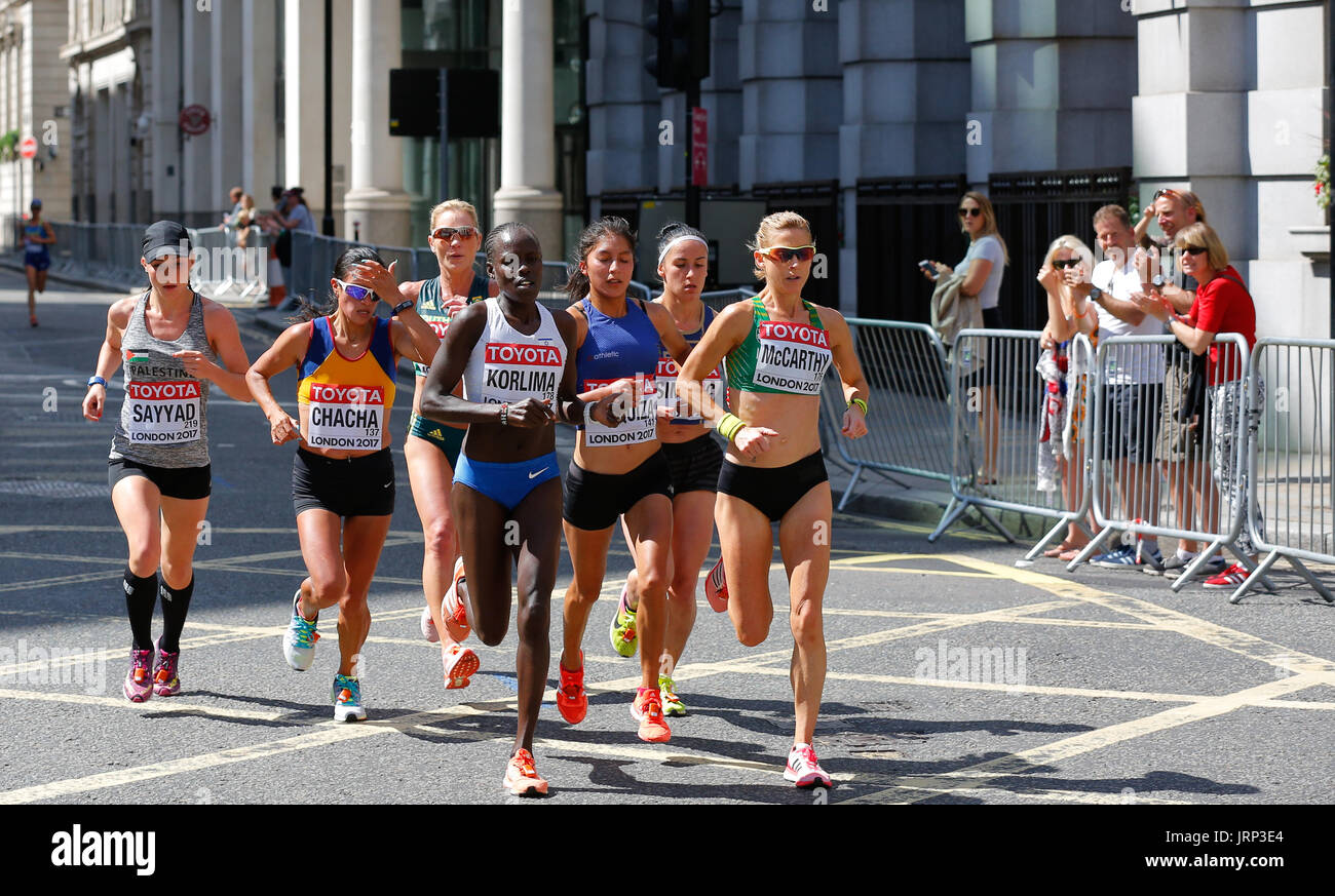 6 août 2017 Championnat du monde d'athlétisme à Londres. les femmes de l'iaaf 06/08/2017 marathon a commencé à 2h00 heure locale. uk weather est parfait pour un marathon avec le soleil et quelques nuages blancs. Les femmes en marche marathon sont cometeing pour un titre de champion du monde 2017 de l'iaaf 2017 marathon femmes. champion du monde et médaille d'or. gagnant sera annoncé très bientôt. Banque D'Images