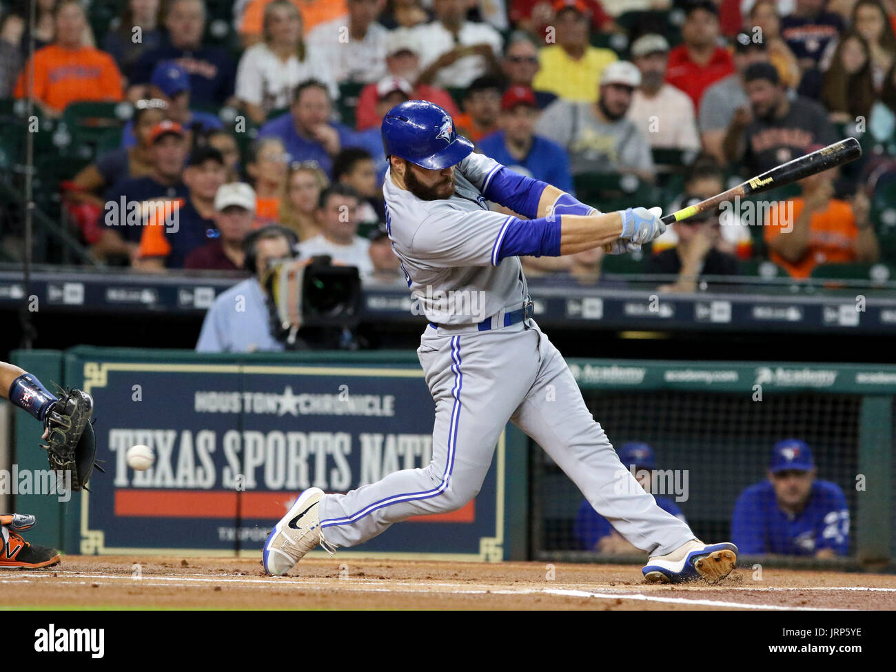 6 août 2017 : Toronto Blue Jays catcher Russell Martin (55) frappe dehors dans la première manche au cours de la MLB match entre les Blue Jays de Toronto et les Astros de Houston au Minute Maid Park de Houston, TX. John Glaser/CSM. Banque D'Images