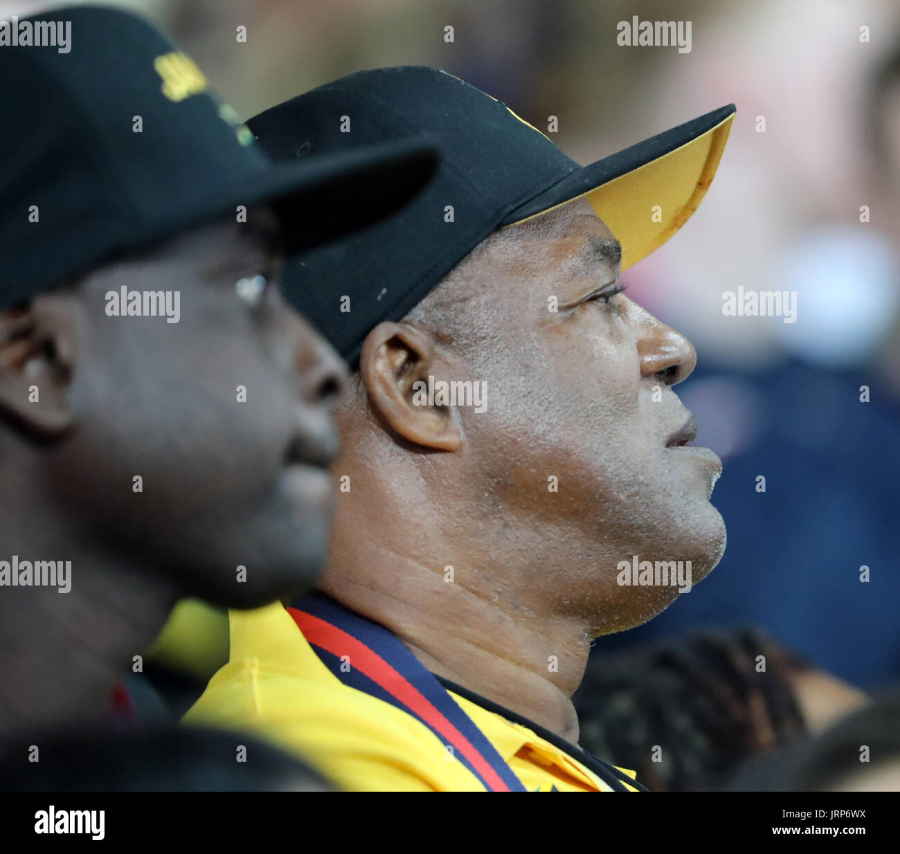 Londres, Royaume-Uni. 5 Août, 2017. Superstar sprinter Usain Bolt (le père de Wellesley vis) avec sa femme et sa famille et amis, dans la location de stands, après avoir été témoin de leur fils dernière course fin, avec lui à venir court pour attendre doré. La foule favori, le sprinter jamaïcain légendaire, dans sa dernière course sur piste solo, Usain 30 fini, n 9,95, pour la médaille de bronze du 100 mètres au Championnat du Monde 2017 de l'IAAF. Crédit : Scott Mc Kiernan/ZUMA/Alamy Fil Live News Banque D'Images