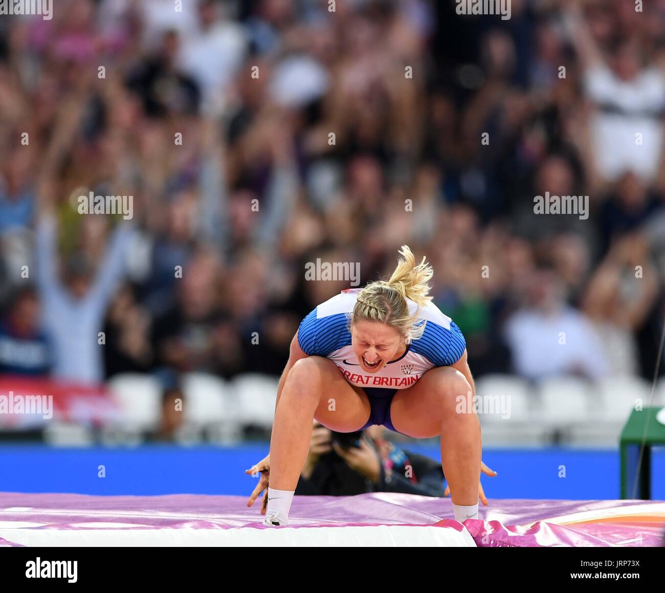 Londres, Royaume-Uni. Le 06 août, 2017. Holly Bradshaw (GBR) célèbre dans le Perche. Championnats du monde d'athlétisme de l'IAAF. Stade olympique de Londres. Queen Elizabeth Olympic Park. Stratford. Credit : Sport en images/Alamy Live News Banque D'Images