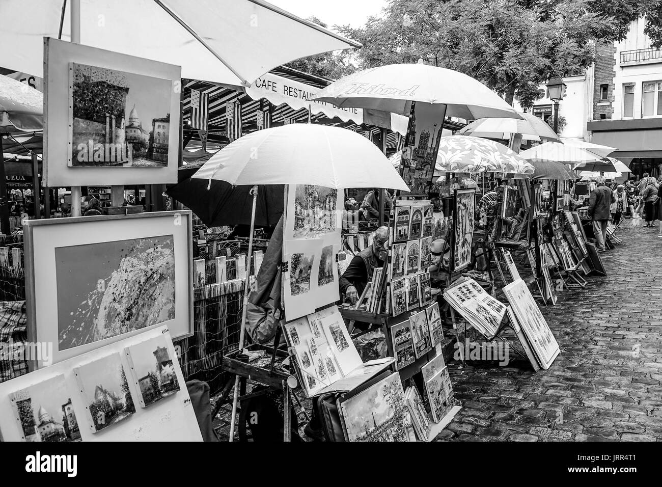 Place du tertre paris Banque d images noir et blanc Alamy