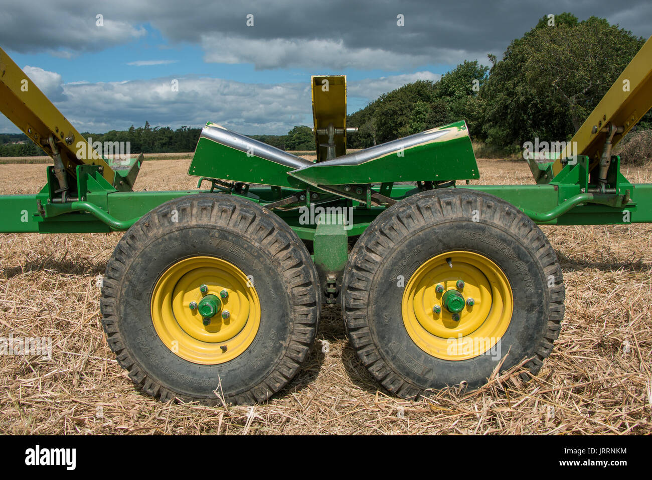Les machines agricoles - vue rapprochée d'une partie d'une moissonneuse-batteuse John Deere remorque coupe Juillet 2017 Banque D'Images