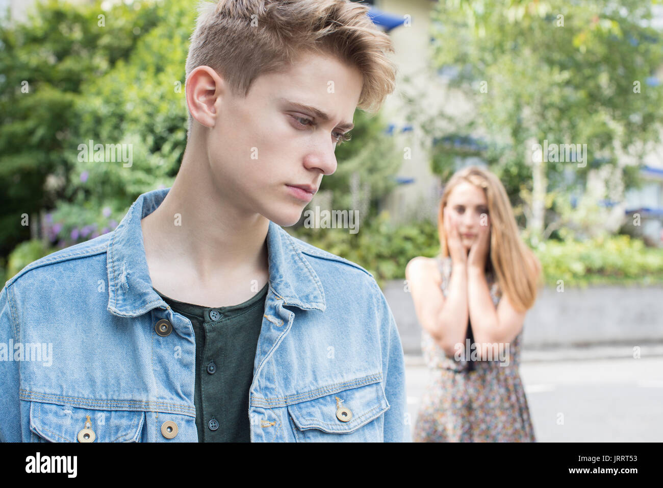 Young Couple malheureux problème relationnel en milieu urbain Banque D'Images