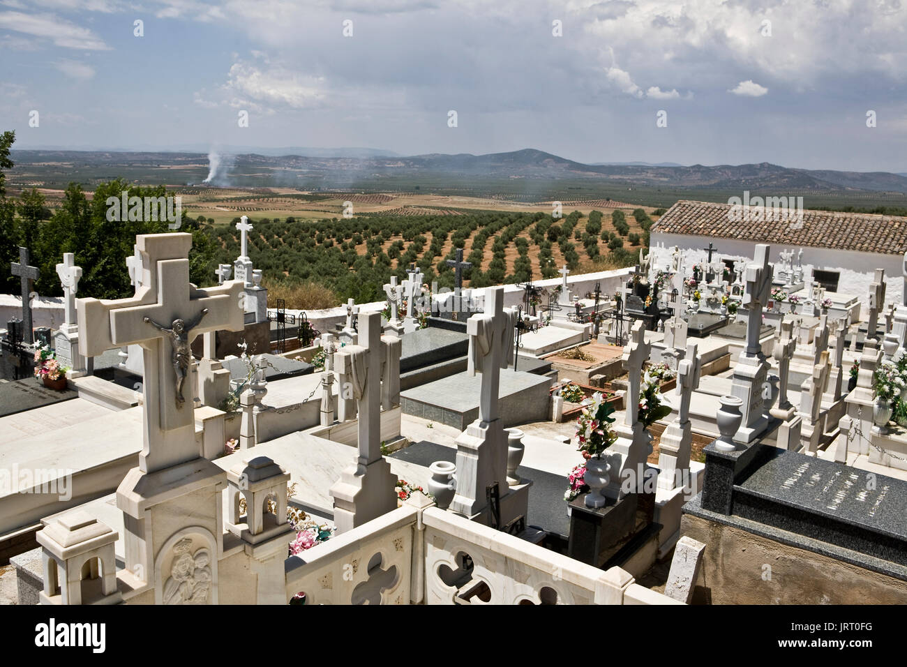 Cimetière à la périphérie de la ville, Andalousie, Espagne Banque D'Images