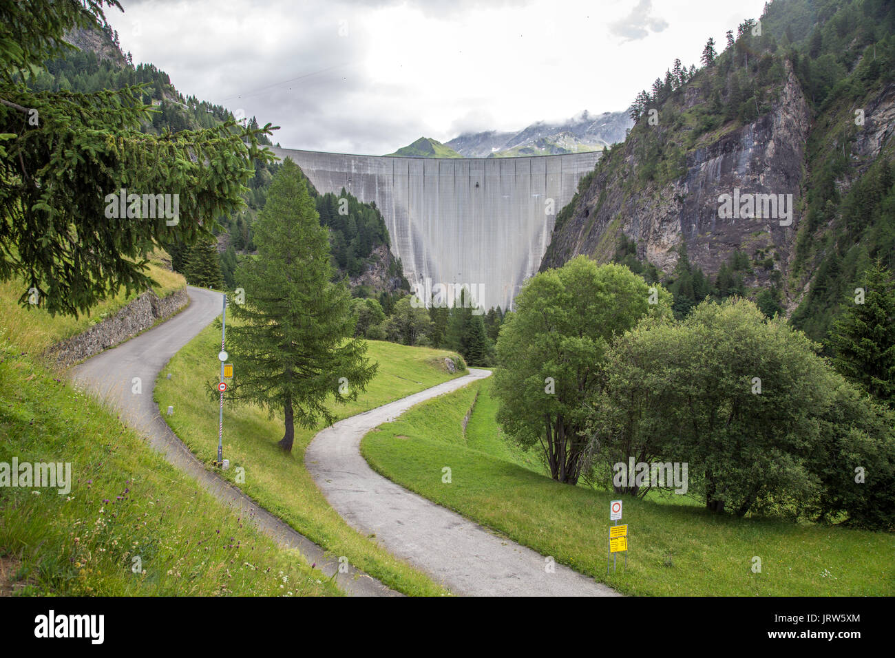 Barrage de Luzzone dans Switzerlamd Banque D'Images