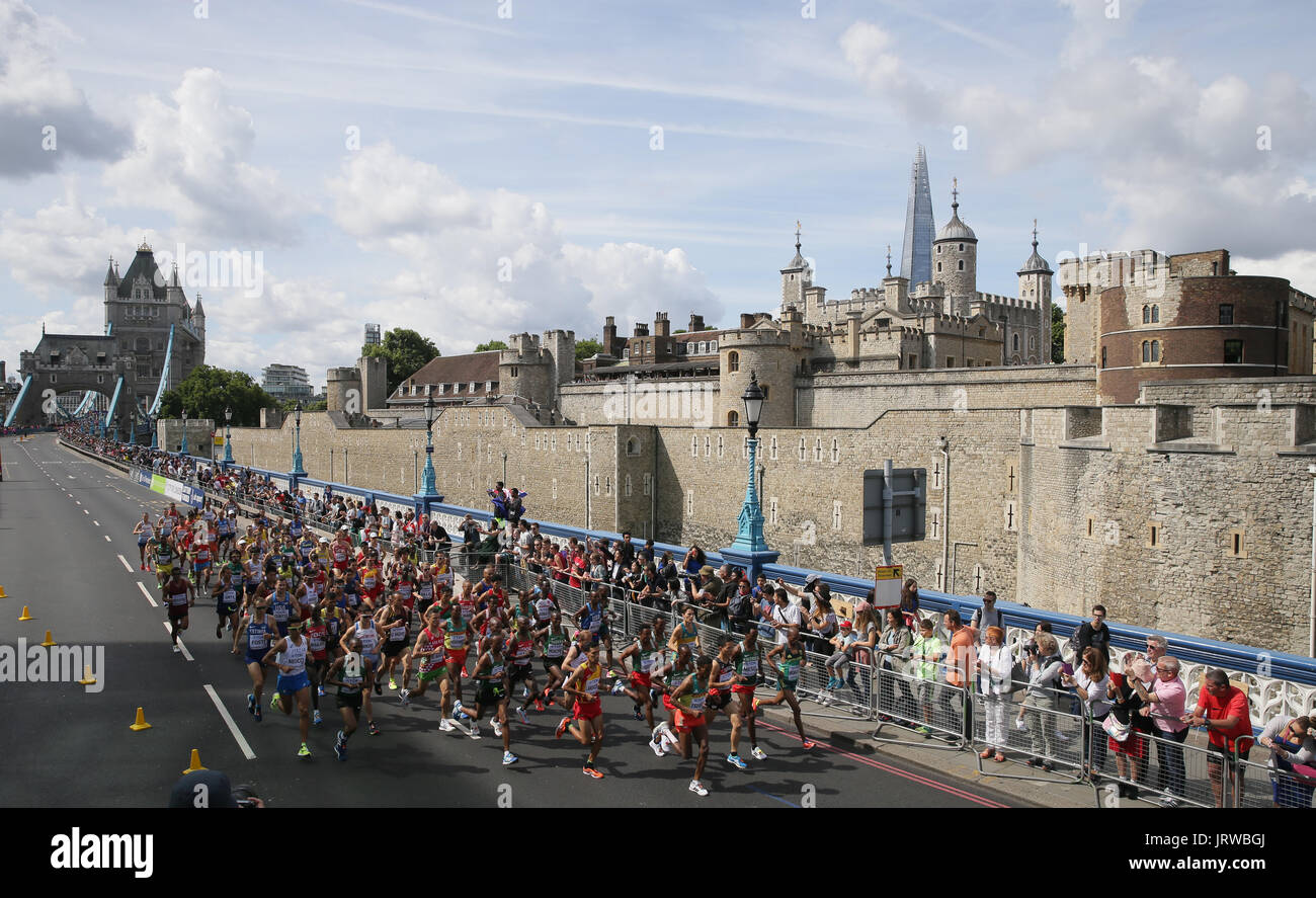 Une vue générale du marathon masculin commencer au cours de la troisième journée du Championnat du Monde de l'IAAF de 2017 à la London Stadium. Banque D'Images