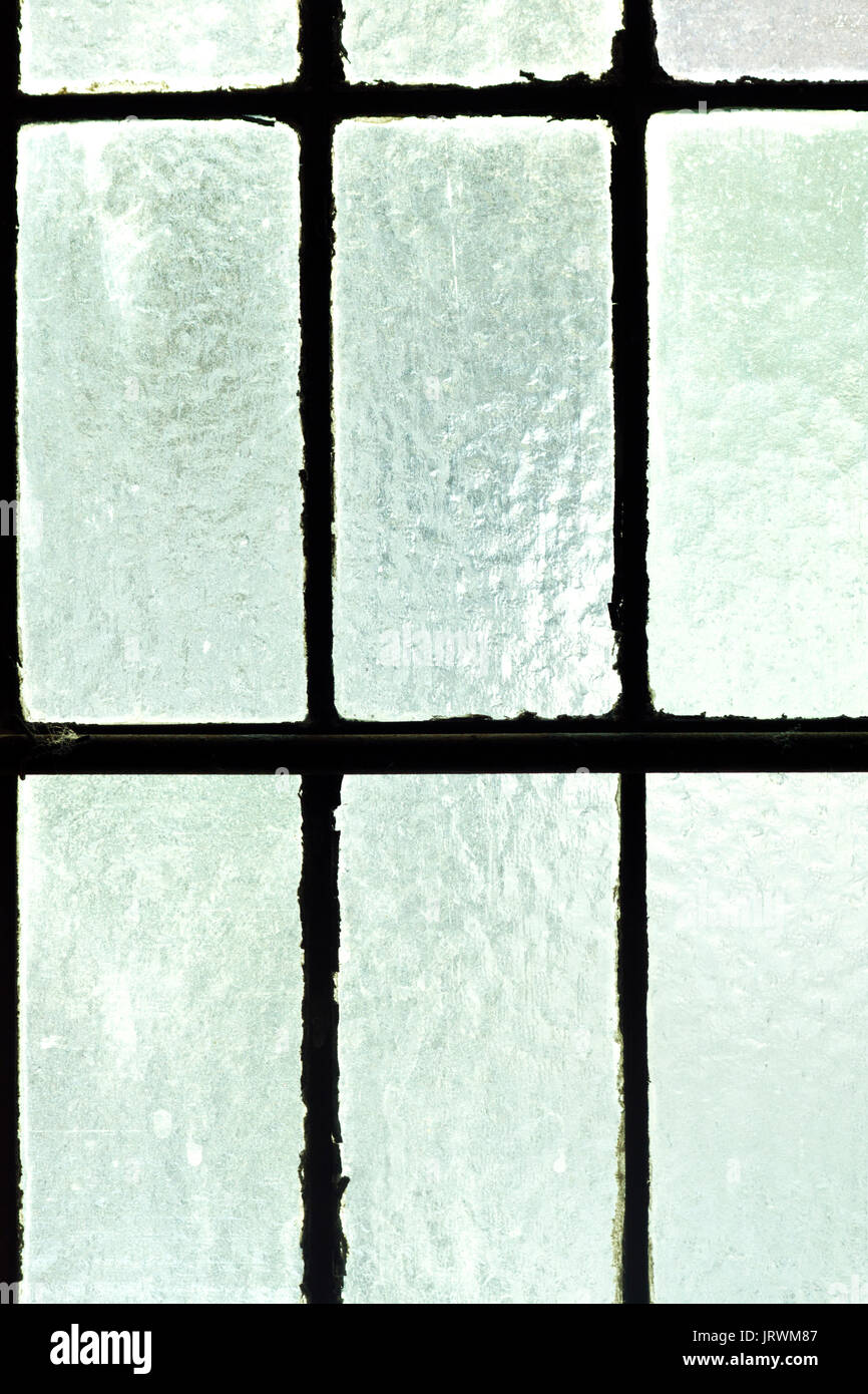 Close up of old fenêtre avec vitres en verre givré vert de l'intérieur Banque D'Images Close up of old fenêtre avec vitres en verre givré vert de l'intérieur Banque D'Images