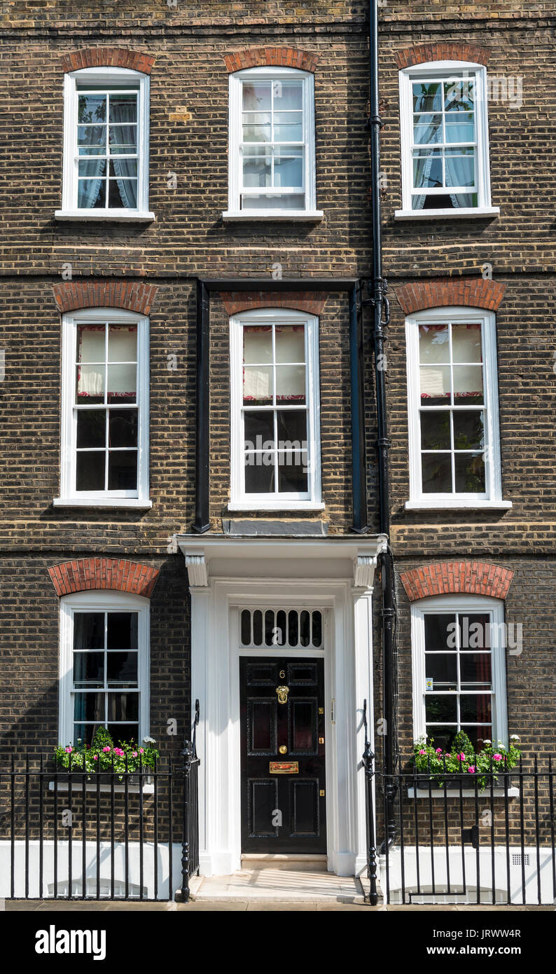 Maison de brique typique dans le quartier du gouvernement, City of Westminster, London, England, United Kingdom Banque D'Images