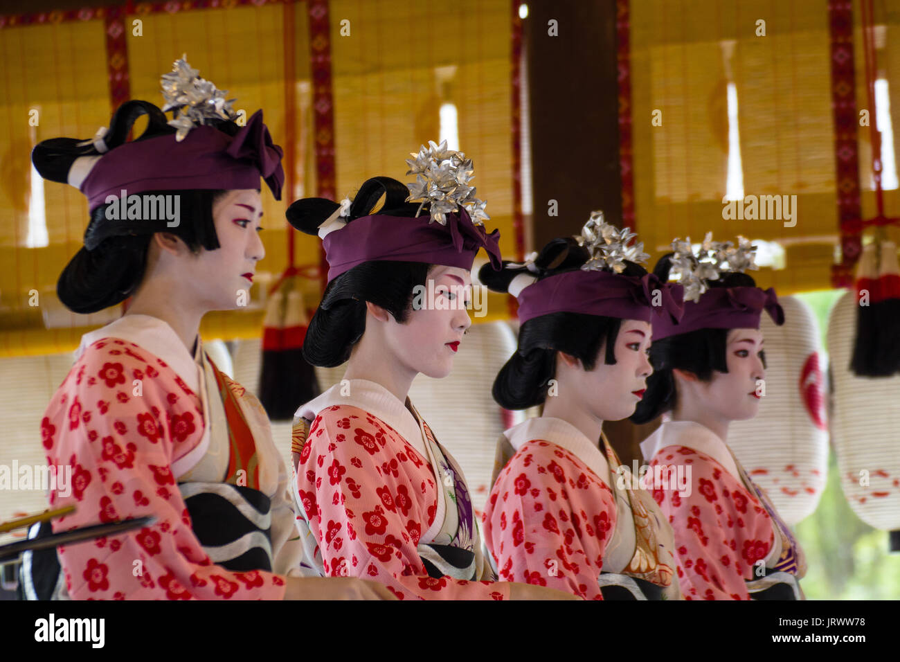 Geishas se produiront au festival de Gion Matsuri à Kyoto Banque D'Images