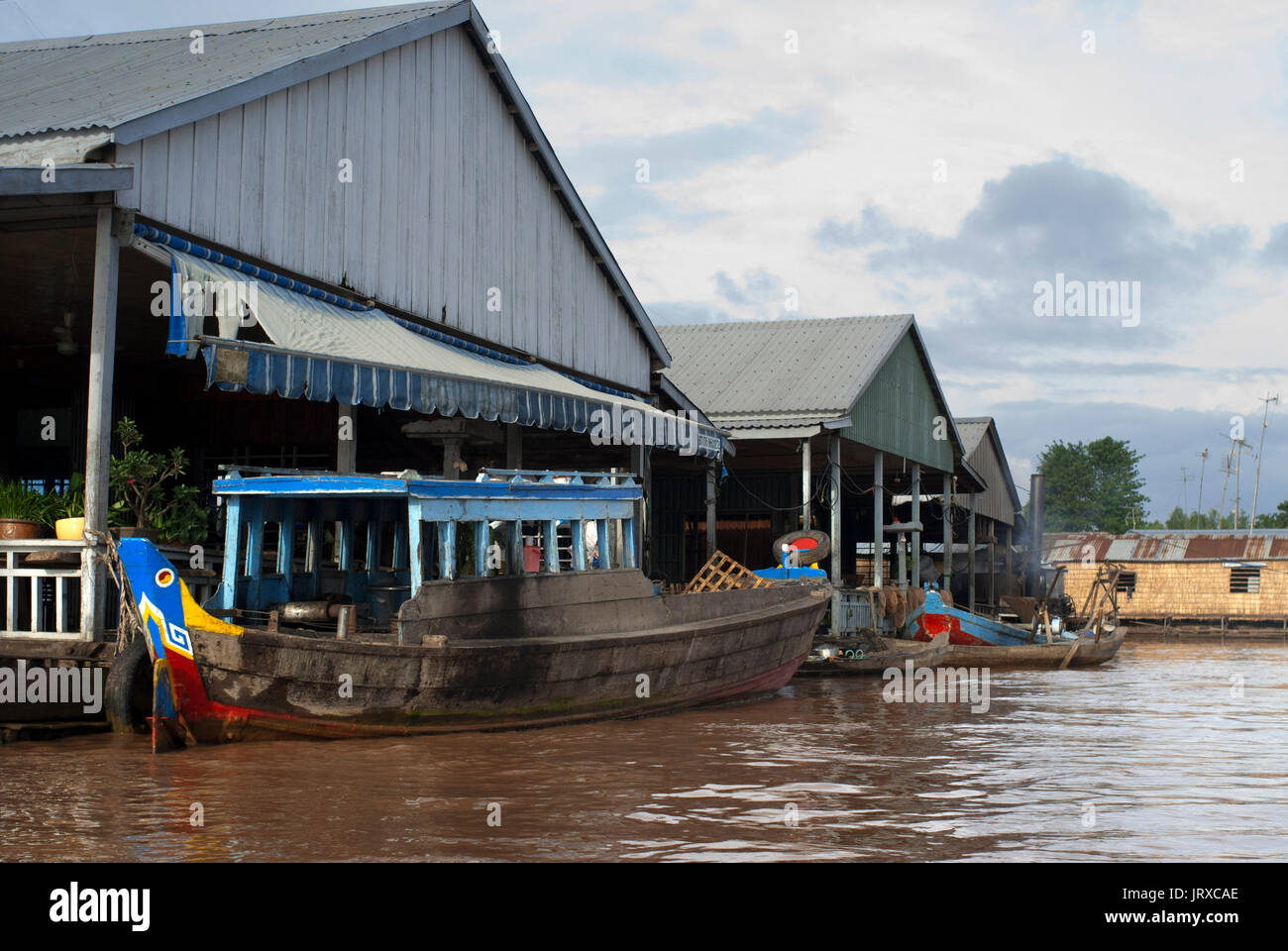 Maisons de la ferme piscicole. Phong Dien, Delta du Mekong, Vietnam. Pisciculture flottante dans le Mékong, Can Tho, Delta du Mékong, au Vietnam, en Asie du sud-est Banque D'Images