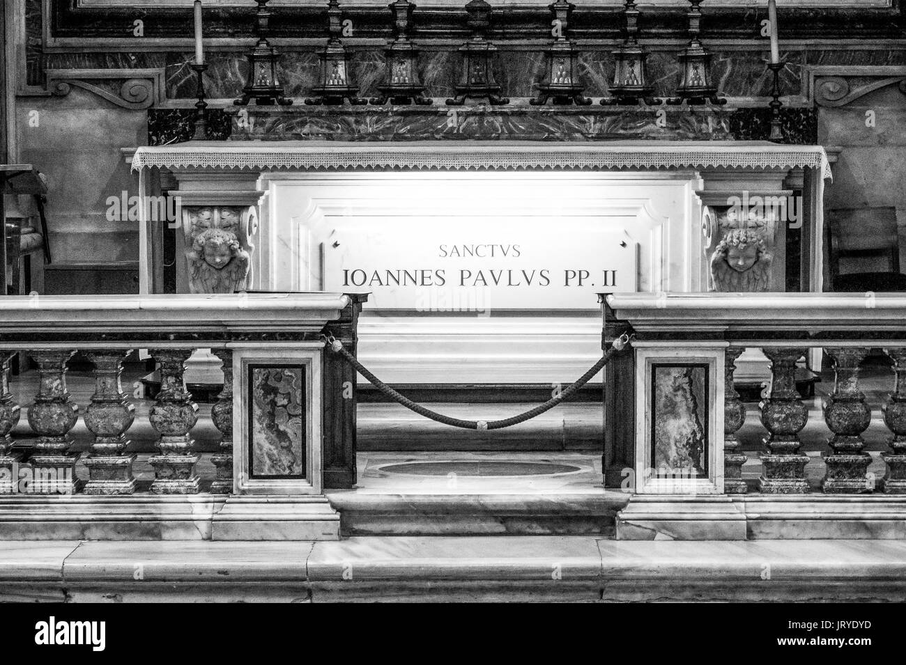 La tombe de l'ancien Pape Jean Paul II dans la Basilique St Pierre au Vatican à Rome - Rome / ITALIE - Le 6 novembre 2016 Banque D'Images