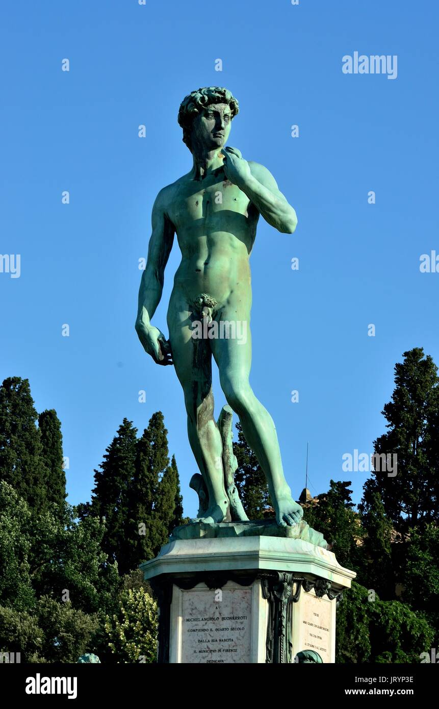 Une réplique de David ' ' - la célèbre statue de Michel-Ange, avec vue sur Florence à la Piazzale Michelangelo, Florance, Italie, Europe Banque D'Images