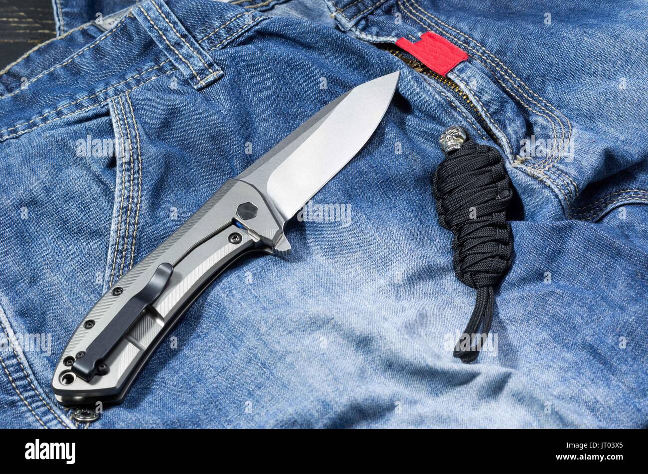 Couteau de poche pour l'exécution de tous les jours. Banque D'Images
