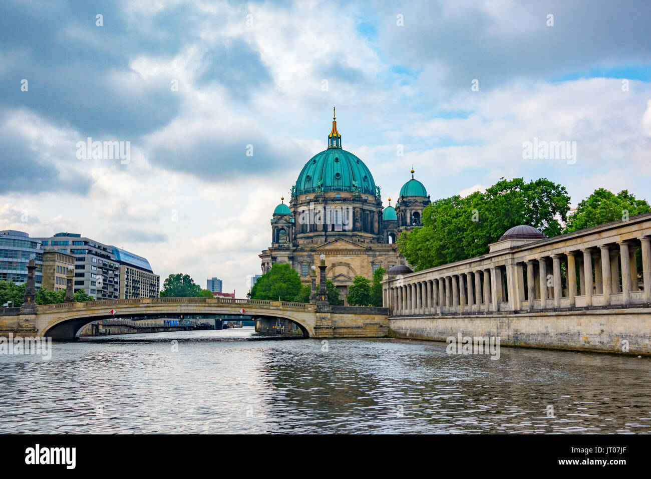 L'île aux musées, la cathédrale de Berlin, avec l'Allemagne, tôt le matin avec des nuages dans le ciel Banque D'Images