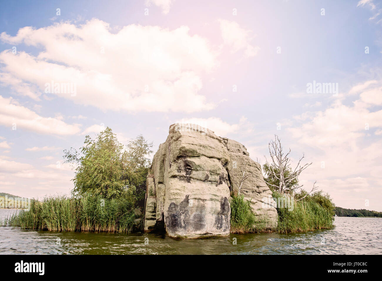 Le canard et l'île de la souris sur le lac Macha. Doksy, Stare Splavy République Tchèque Banque D'Images