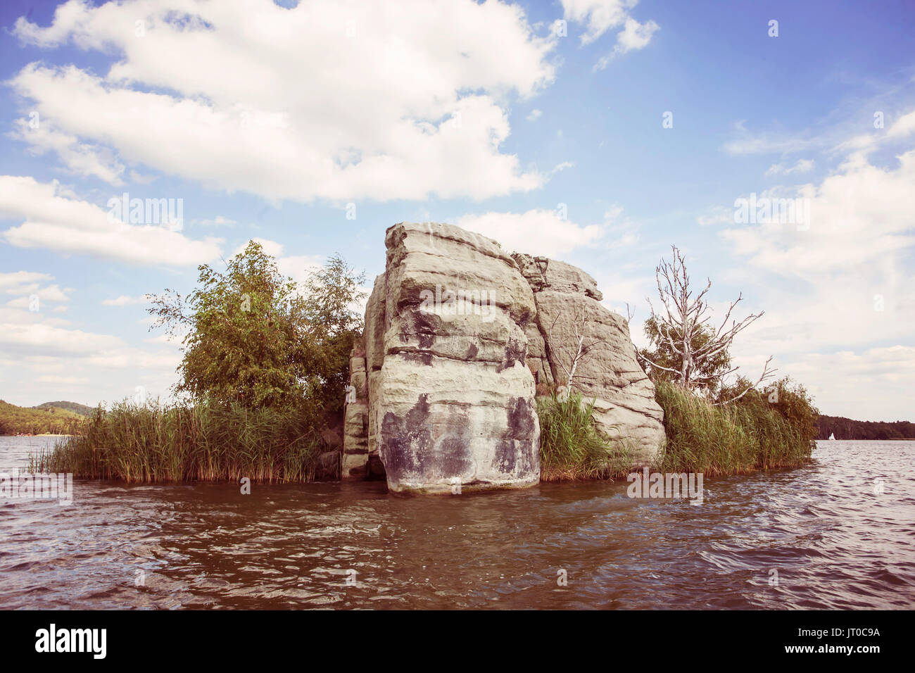 Le canard et l'île de la souris sur le lac Macha. Doksy, Stare Splavy République Tchèque Banque D'Images