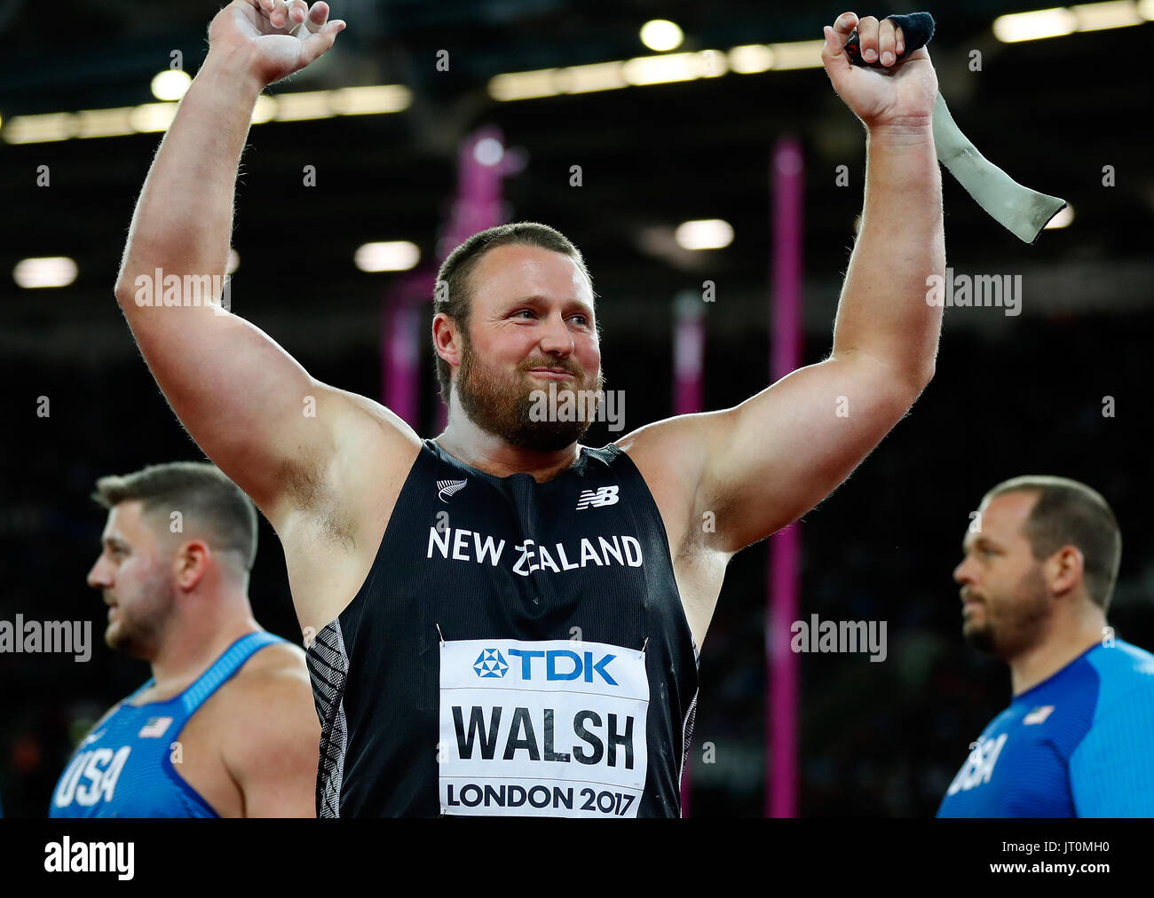 Londres, Grande-Bretagne. 6e août, 2017. Tomas Walsh de la Nouvelle-Zélande célèbre après avoir remporté le lancer du poids hommes finale le jour 3 de l'IAAF 2017 Championnats du monde à Londres Stadium à Londres, Grande-Bretagne, sur le 6 août 2017. Tomas Walsh réclamé le titre de l'événement avec 22,03 mètres. Credit : Wang Lili/Xinhua/Alamy Live News Banque D'Images