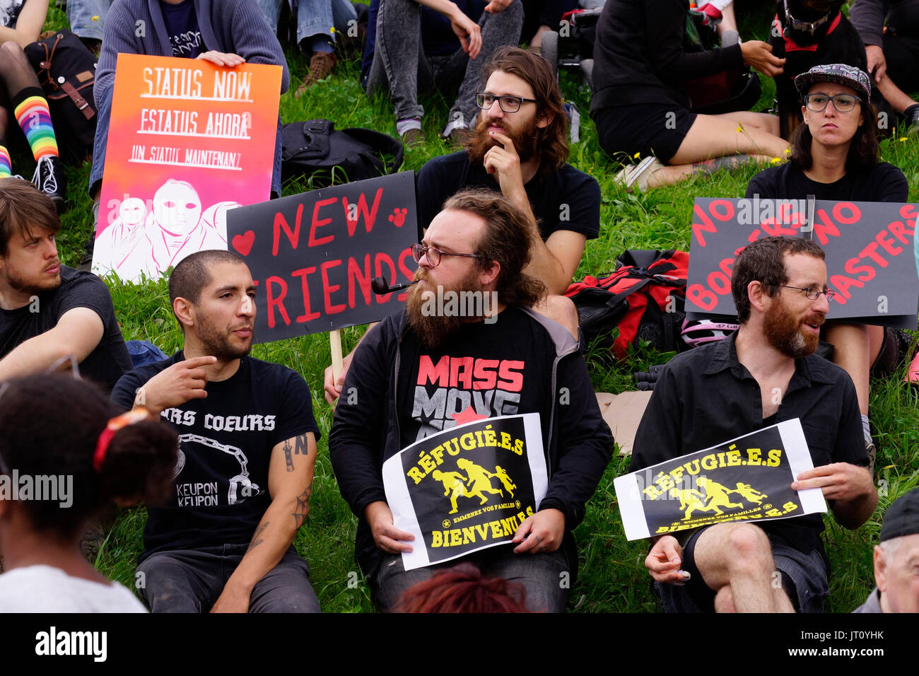 Montréal, Canada. 6e août, 2017. Les personnes qui font preuve d'accueillir l'afflux de réfugiés et aussi pour la reconnaissance de leur statut.Credit:Mario Beauregard/Alamy Live News Banque D'Images