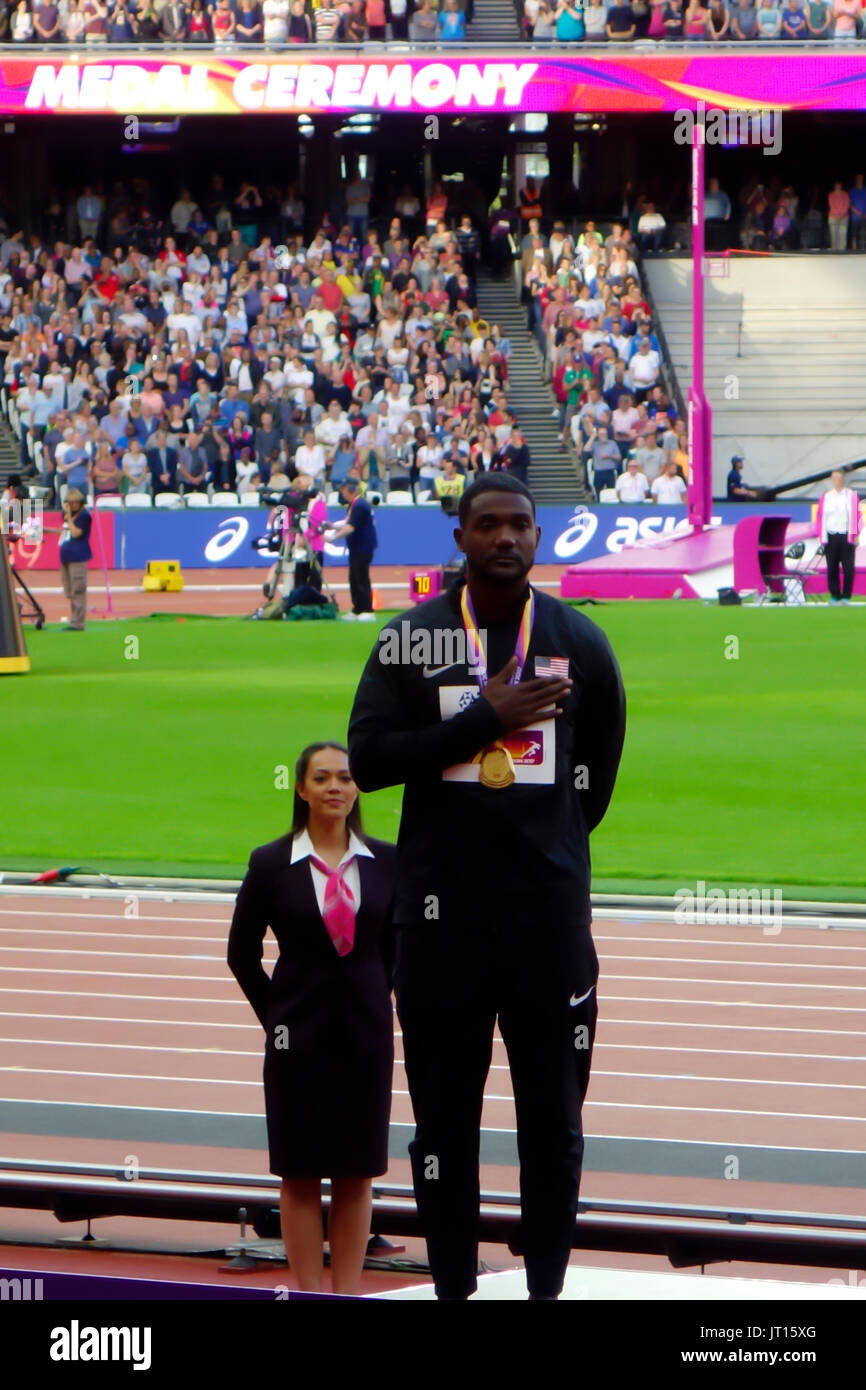 Justin Gatlin pose avec sa médaille d'or au 100m hommes cérémonie de remise des prix au London 2017 es Championnats du monde à Londres, Royaume-Uni, 06 août 2017. Banque D'Images
