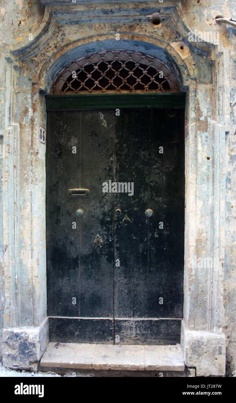 Strait Street, Valletta, Malte : plus célèbre/rue infâme ; aka l'intestin ; sommet de la vie nocturne pour uk & usa militaires de 19e - milieu du 20e siècle. Banque D'Images