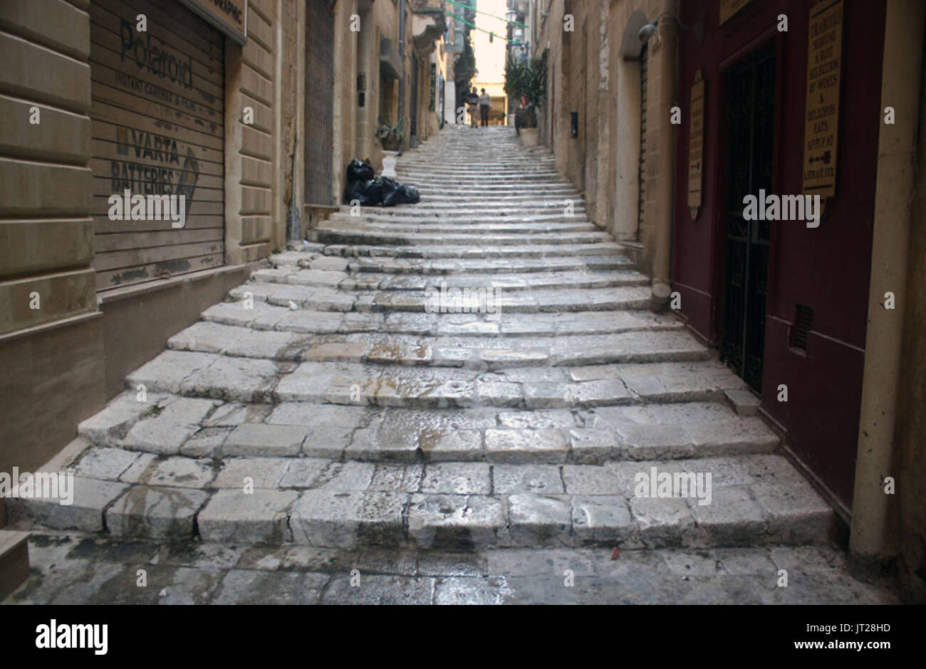 Strait Street, Valletta, Malte : plus célèbre/rue infâme ; aka l'intestin ; sommet de la vie nocturne pour uk & usa militaires de 19e - milieu du 20e siècle. Banque D'Images