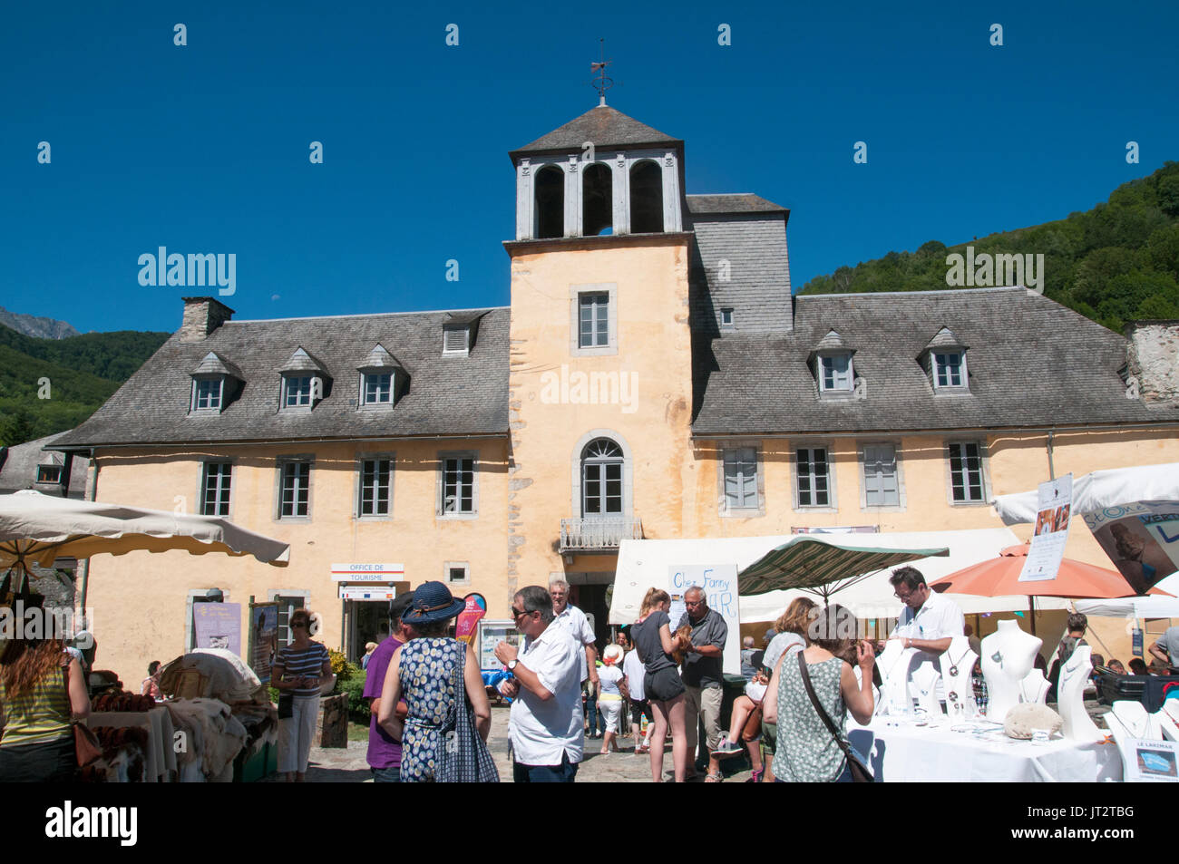 Marché du dimanche à Lourdes, Hautes-Pyrénées, France. Banque D'Images