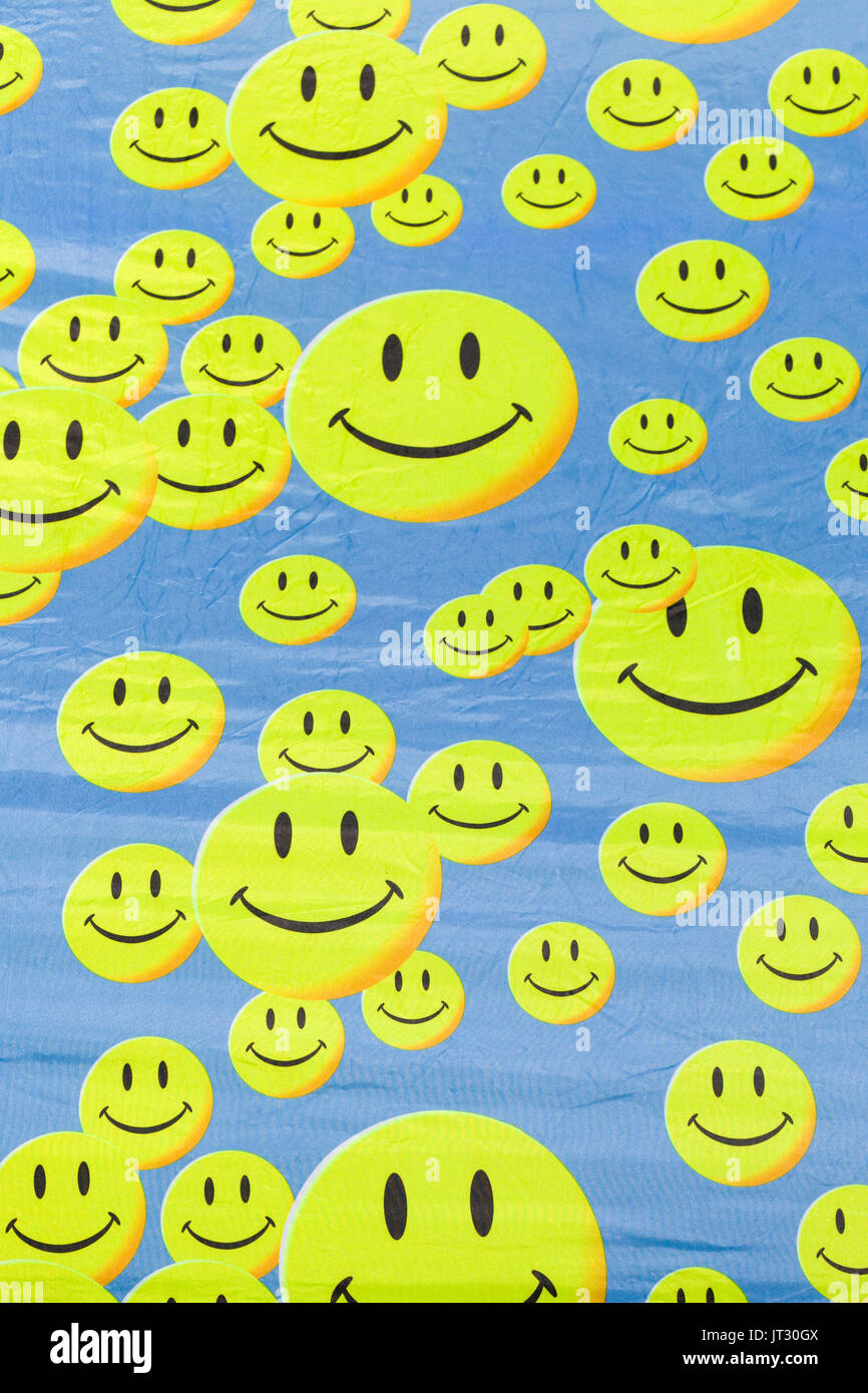 Visage souriant émoticônes sur tissu Banque D'Images Visage souriant émoticônes sur tissu Banque D'Images