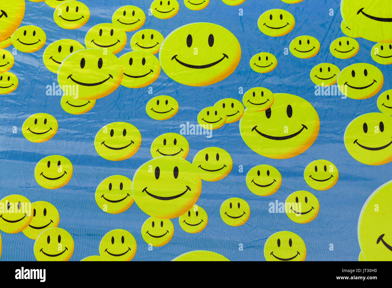 Visage souriant émoticônes sur tissu Banque D'Images Visage souriant émoticônes sur tissu Banque D'Images
