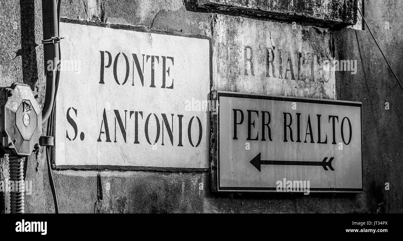 Direction de Rialto de Venise - Venise, Italie - 30 JUIN 2016 Banque D'Images