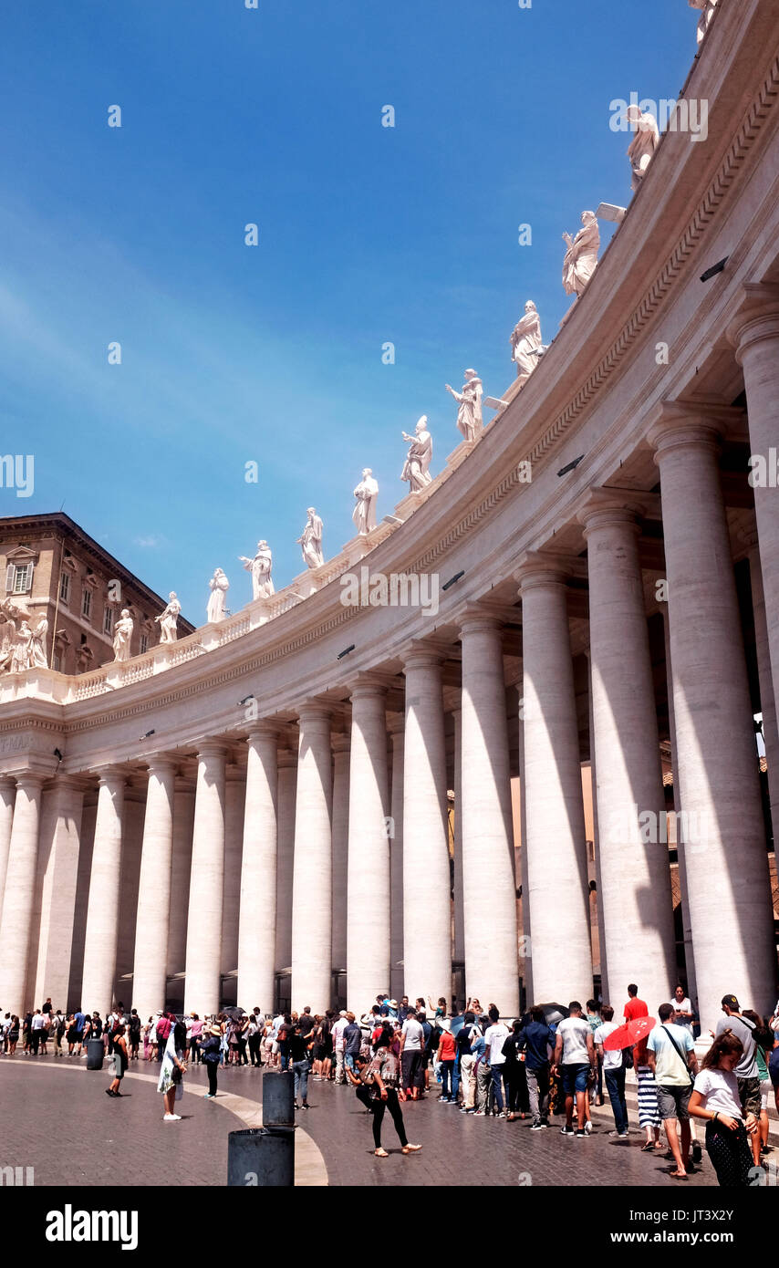 Rome Italie - Basilique Saint-Pierre et place Saint-Pierre dans la Cité du Vatican photographie prise par Simon Dack Banque D'Images