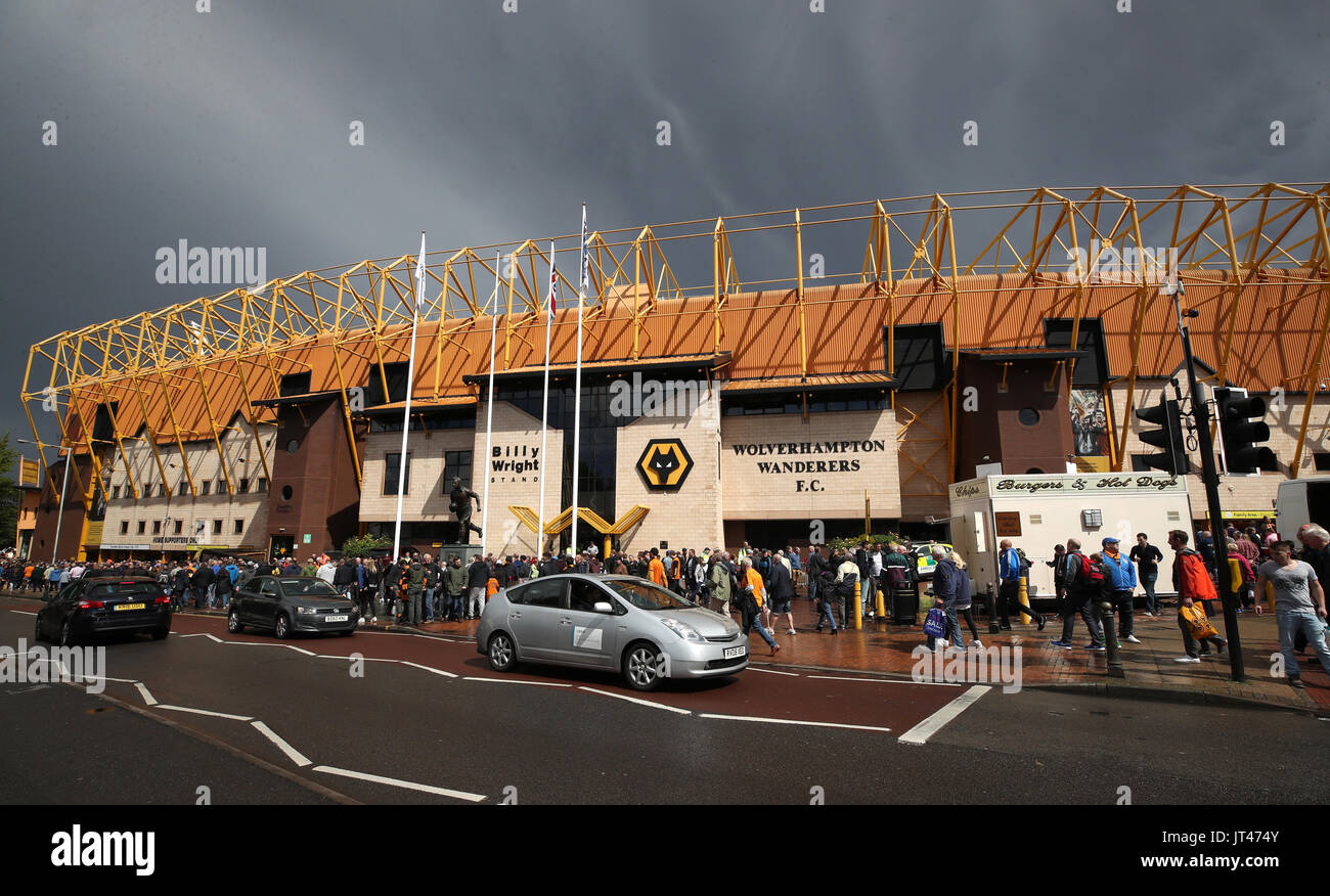 Une vue de Wolverhampton Wanderers' Molineux Stadium à l'extérieur sur Waterloo Road Banque D'Images