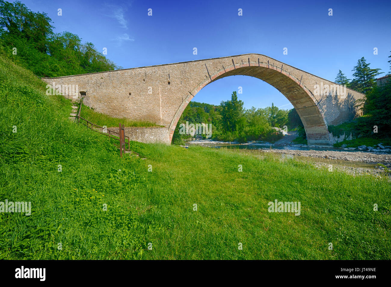 Pont Alidosi, chef d'œuvre de la renaissance du génie civil avec âne retour structure, l'une des merveilles de l'Italie Banque D'Images