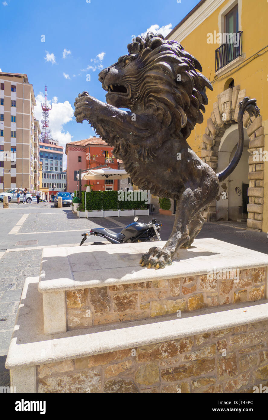 POTENZA, ITALIE - La capitale de la région Basilicate, en Italie méridionale, ville reconstruite après le tremblement de terre dévastateur de l'année 1980. Banque D'Images