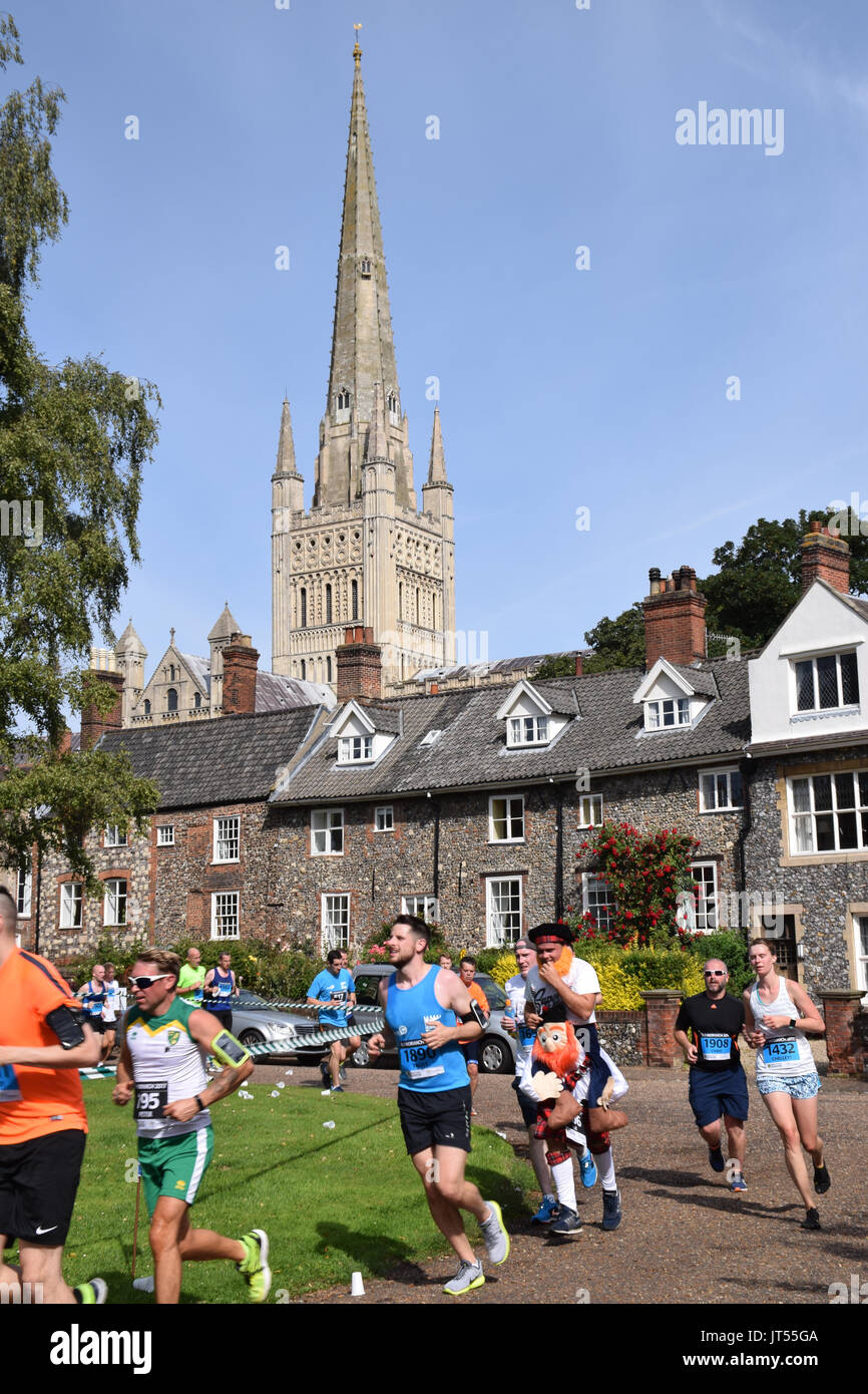 Norwich UK. 6 août 2017. 4700 personnes ont pris part à la course annuelle de 10 km de Norwich road race organisé par Norwich City FC Community Sports Foundation. R Banque D'Images