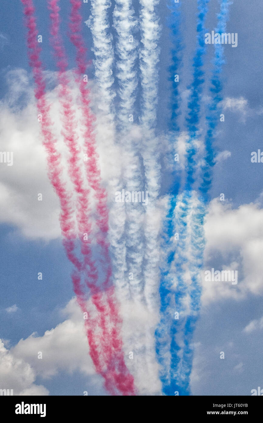 Des flèches rouges fly pass, pour la parade du London couleur Banque D'Images