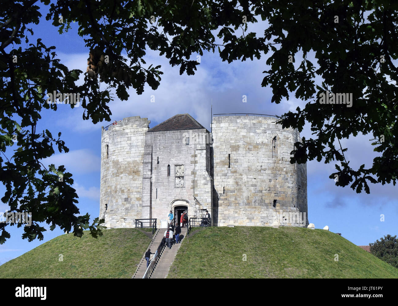 Vue de carte postale de Cliffords Tower, York, North Yorkshire, Angleterre, Royaume-Uni Banque D'Images