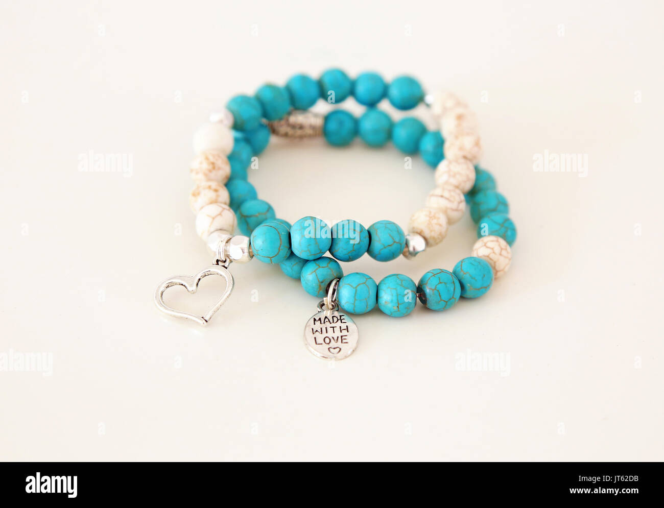 Gemstone turquoise bracelet avec perles en argent Banque D'Images