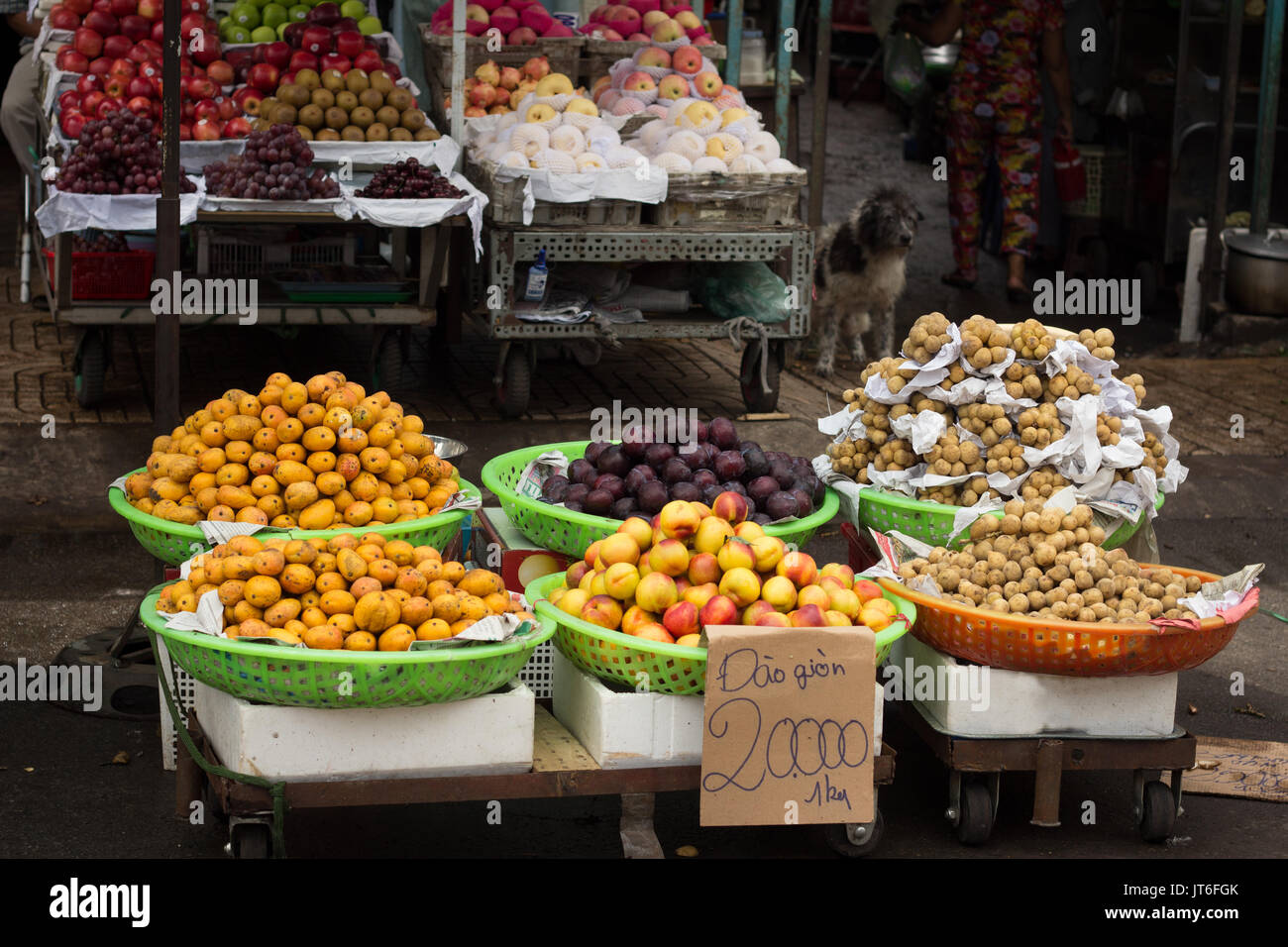 Fruits tropicaux frais sur l'Asie market stall Banque D'Images