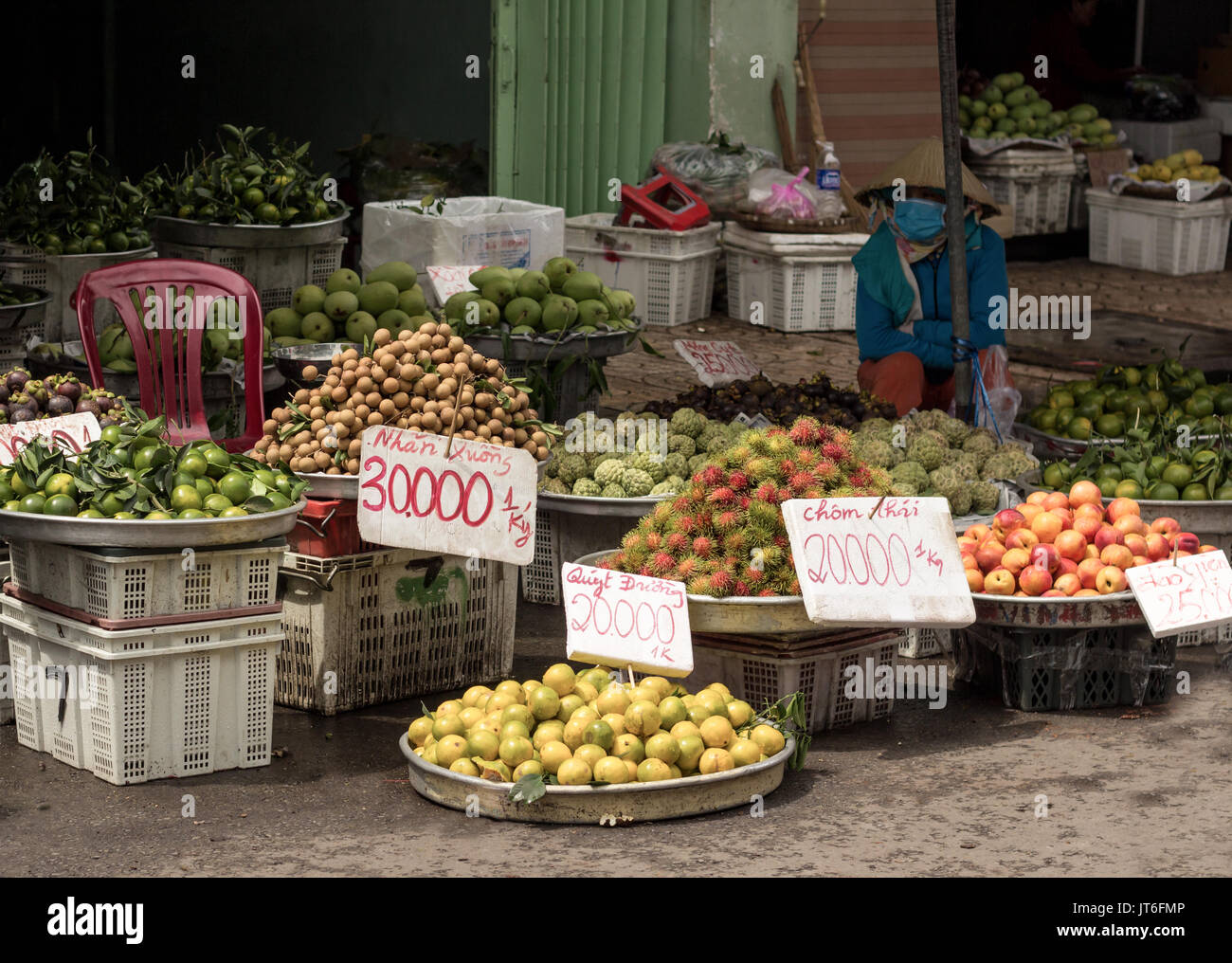 Fruits frais pour la vente sur l'Asie street market Banque D'Images