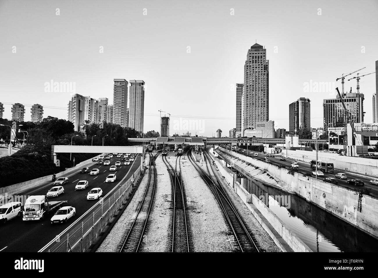 Tel Aviv 03 Décembre, 2016 : Tel Aviv ville la nuit, haute d'Ayalon. Banque D'Images