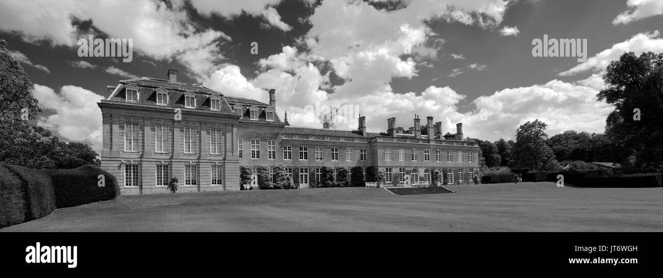 Vue d'été de Boughton House et jardins ; Boughton village ; Northamptonshire, Angleterre, Royaume-Uni Banque D'Images