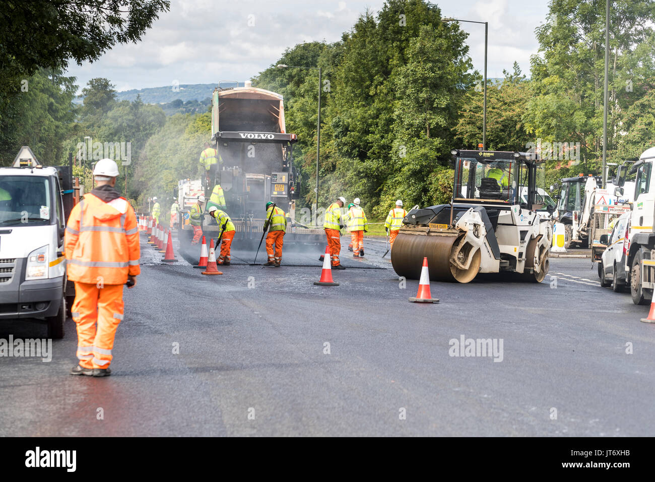 Nouvelle jonction et le resurfaçage de tarmac à Highfield Road works, Lydney Gloucestershire. UK pour accueillir un nouveau développement immobilier Banque D'Images