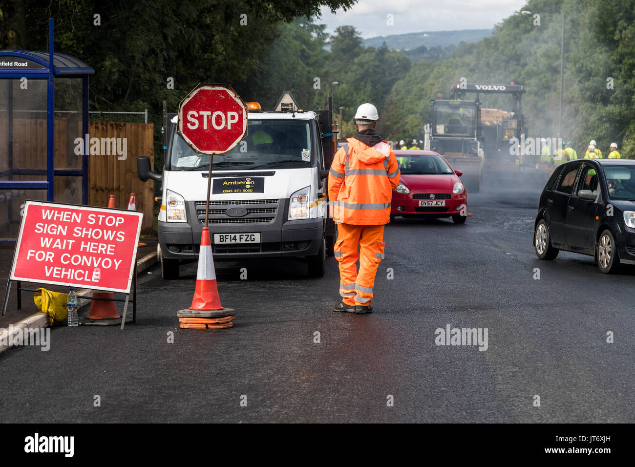 Nouvelle jonction et le resurfaçage de tarmac à Highfield Road works, Lydney Gloucestershire. UK pour accueillir un nouveau développement immobilier Banque D'Images